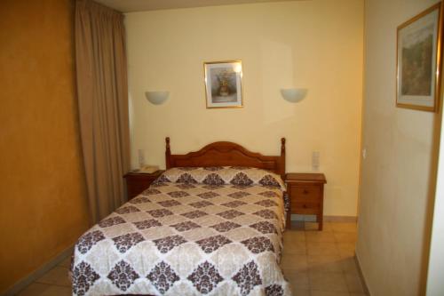  Hotel Sucara -  Room  picture :   Bath    TV    Telephone                           