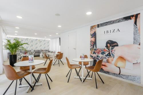 Ruang duduk di Hotel Vibra Lei Ibiza - Adults only