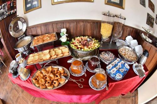 a table topped with lots of food on top at San Giovanni Stanly Hotel in Alexandria