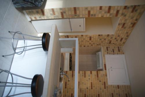 a bathroom with a sink and a shower in a room at Appartements Brussel in Brussels