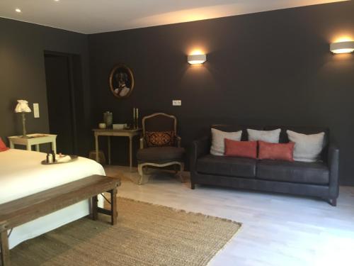 a bedroom with a couch and a chair at Chambre d'hôte Bordeaux in Bordeaux