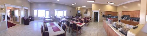 Gallery image of New Imperial Suites in Whitecourt