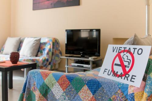 Attico con 2 camere in Via Vespucciにあるテレビまたはエンターテインメントセンター