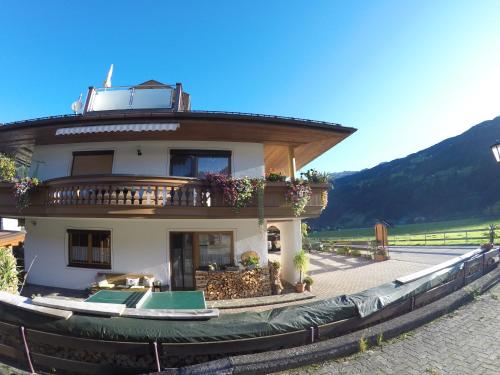 a house with a balcony on the side of it at Ferienwohnungen Flörl in Zell am Ziller