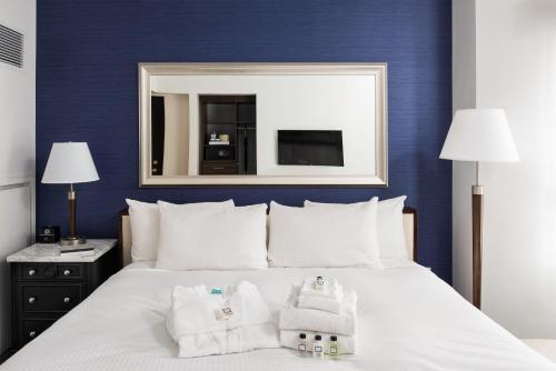 Postel nebo postele na pokoji v ubytování Phoenix Park Hotel