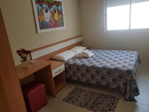 Tempat tidur dalam kamar di Apto de 02 qtos no Ingleses - Florianopolis - SC