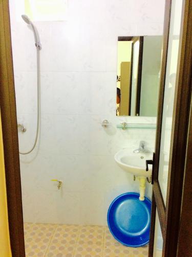 a bathroom with a sink and a toilet and a mirror at Ngan Ha Homestay in Ha Giang