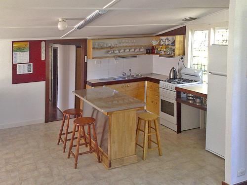 A kitchen or kitchenette at Inlet Waters