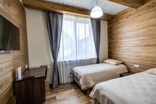 Кровать или кровати в номере Hillside Karakol B&B