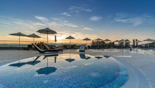 Bazén v ubytování Laki Hotel & Spa nebo v jeho okolí