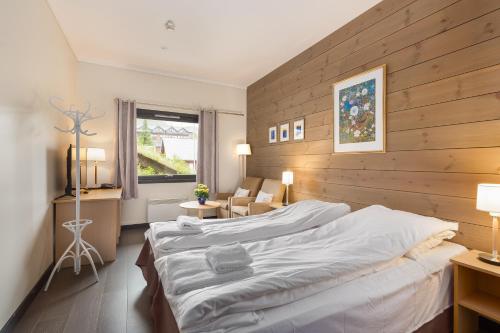 Кровать или кровати в номере Highland Lodge