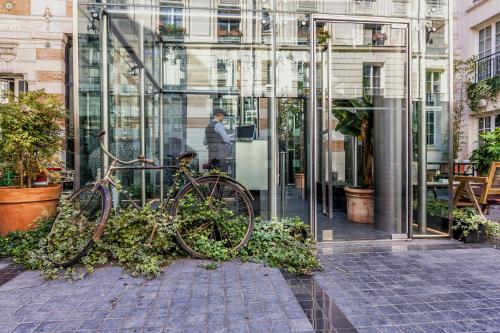Κήπος έξω από το Kube Hôtel Paris