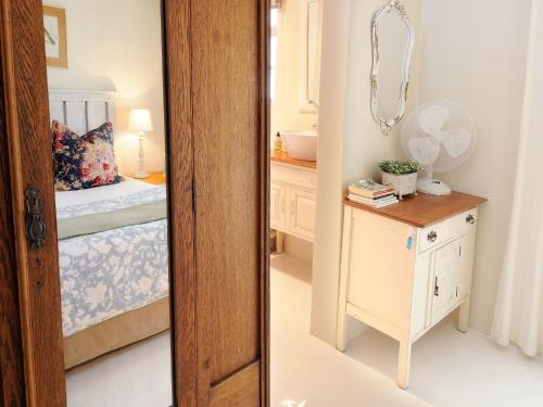 Ein Bett oder Betten in einem Zimmer der Unterkunft The Oyster Shack by The Oyster Collection