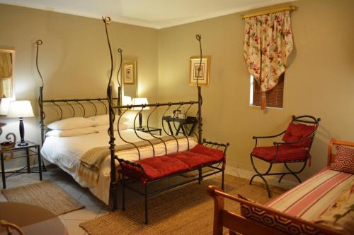 Katil atau katil-katil dalam bilik di Le Chateau Guest House and Conference Centre