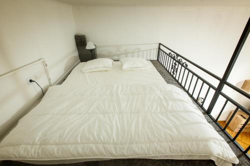 Cama ou camas em um quarto em Kraków Grzegórzecka Apartments