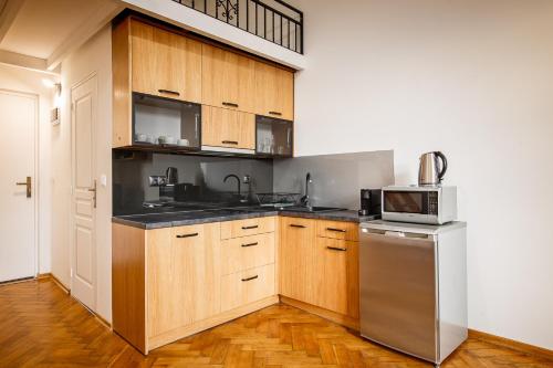 A cozinha ou cozinha compacta de Kraków Grzegórzecka Apartments