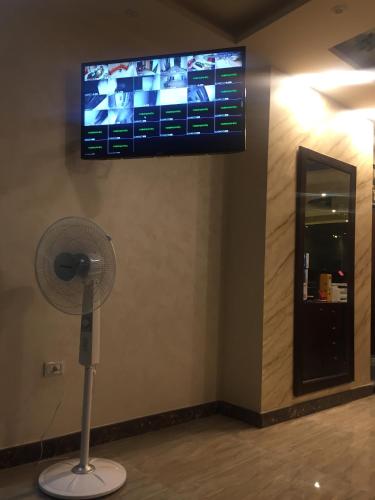 TV a/nebo společenská místnost v ubytování Al haramain Furnished Apartments