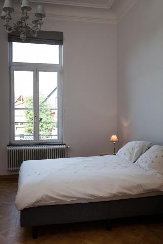 Katil atau katil-katil dalam bilik di Luxueus vakantiehuis in hartje Ronse met 7 slaapkamers & badkamers