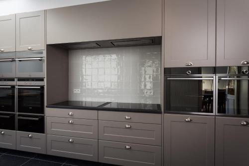 Dapur atau dapur kecil di Luxueus vakantiehuis in hartje Ronse met 7 slaapkamers & badkamers