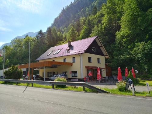 a building on the side of a road at B & B Seeblick Krippenstein in Obertraun