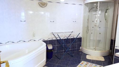 Salle de bains dans l'établissement Beáta Apartman