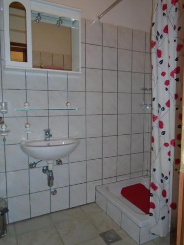 a bathroom with a sink and a bath tub at Apartments Sveti Anton in Orebić