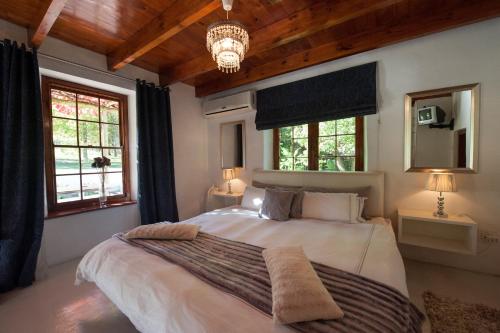 Ένα ή περισσότερα κρεβάτια σε δωμάτιο στο De Kloof Heritage Estate Hotel and Wellness