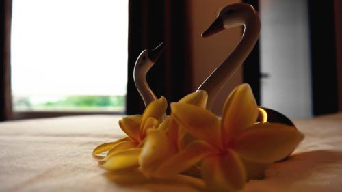 two swans and a flower on a table at Hotel Legend Boutique in Johor Bahru