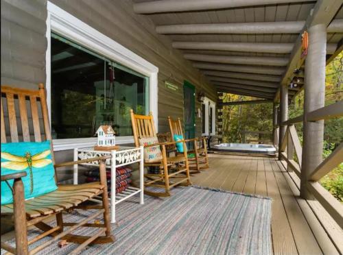 Eagle's Rest Lodgeにあるバルコニーまたはテラス
