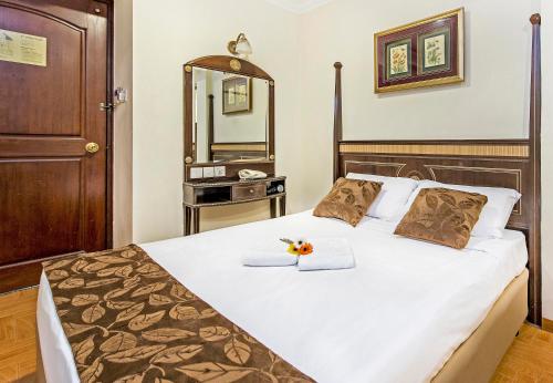 Giường trong phòng chung tại Hotel 81 Chinatown