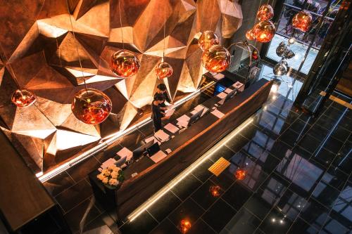 an overhead view of a dining room with wine glasses at Best Louis Hamilton Hotel Changwon in Changwon