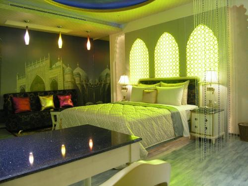 a hotel room with a bed and a couch at Miho Boutique Motel in Zhonghe