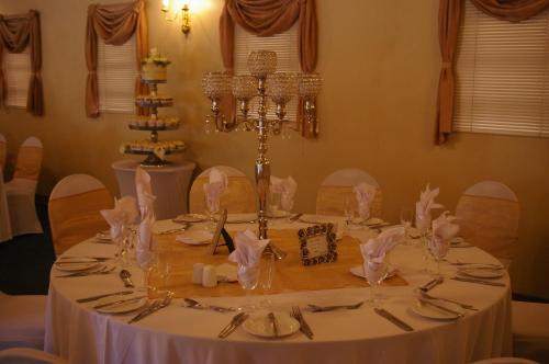 a table with a white table cloth and a chandelier at Royal Hotel Ladysmith in Ladysmith
