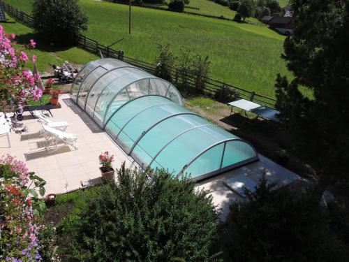 Bazén v ubytování Landhotel - Apartments Bauer nebo v jeho okolí
