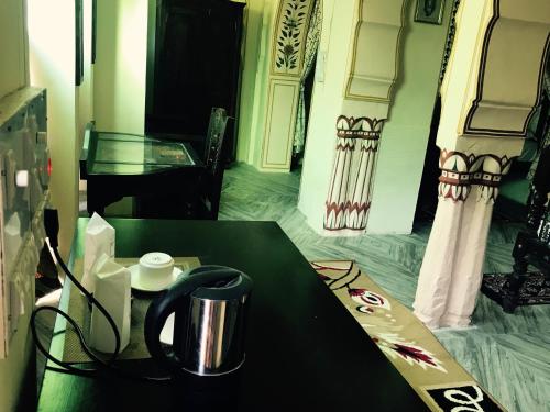 a table with a coffee pot on it in a room at Hotel Shahi Palace Mandawa in Mandāwa