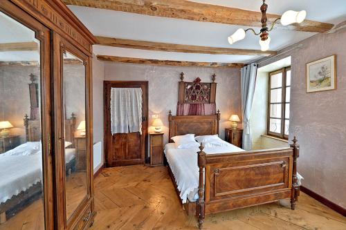 Ένα ή περισσότερα κρεβάτια σε δωμάτιο στο Chateau du Terrail