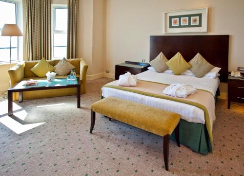 מיטה או מיטות בחדר ב-Bournemouth East Cliff Hotel, Sure Hotel Collection by BW