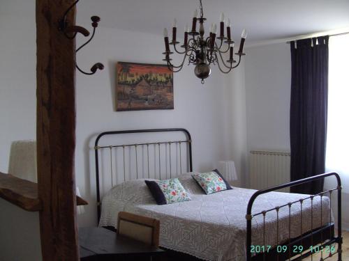 Кровать или кровати в номере La Fontaine