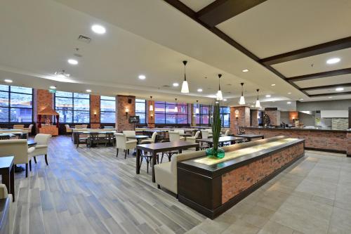 Karinna Hotel Convention Center & Spa Luxury - Full Board Plusにあるレストランまたは飲食店