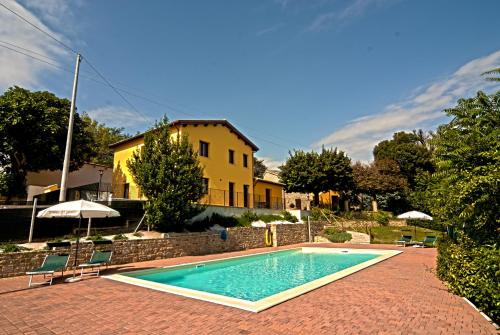 Foto dalla galleria di Country House Il Tiglio a Mergo