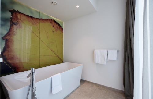 Un baño de HYPERION Hotel Basel