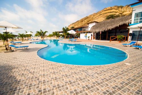 A piscina localizada em Nauti-k Beach Hotel ou nos arredores