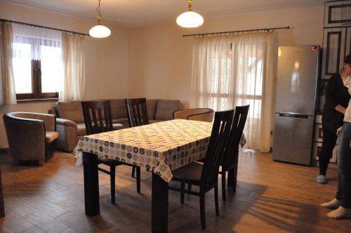 a table and chairs in a living room with a kitchen at Zakątek Lupkowski in Łupków