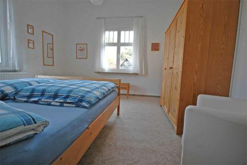 Tempat tidur dalam kamar di Ferienwohnung Friedrichroda THU 061