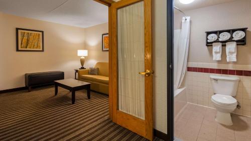a bathroom with a toilet and a sink at Best Western Plus Newark/Christiana Inn in Bear