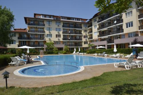 The swimming pool at or close to Apartcomplex Chateau Aheloy