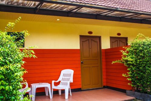Bangunan di mana terletaknya rumah tamu ini
