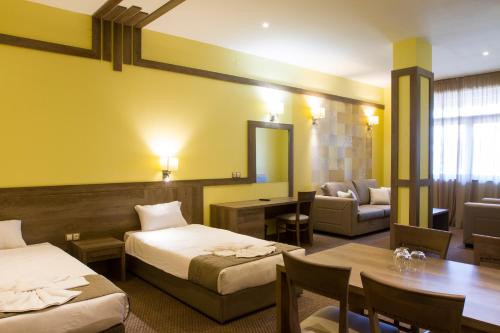 Postel nebo postele na pokoji v ubytování Hotel Etropolia