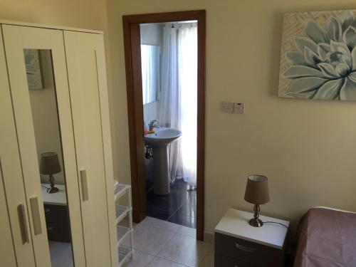 Seafront Apartment Blue Water tesisinde bir banyo