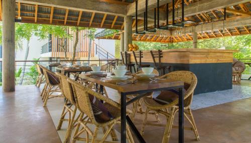 A restaurant or other place to eat at Lankavatara Ocean Retreat & Spa